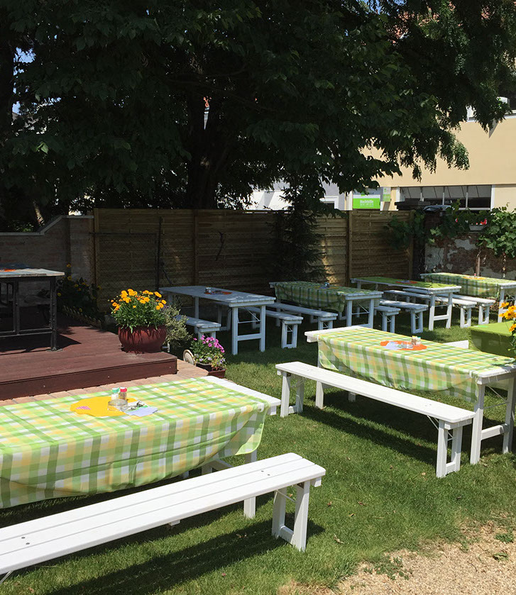 Schattiger Gastgarten