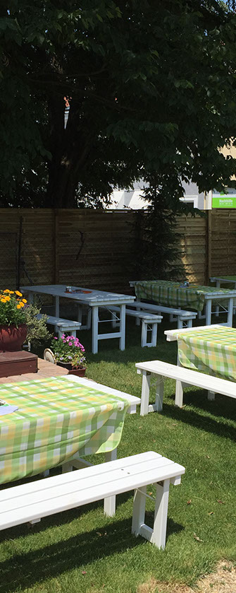 Schattiger Gastgarten